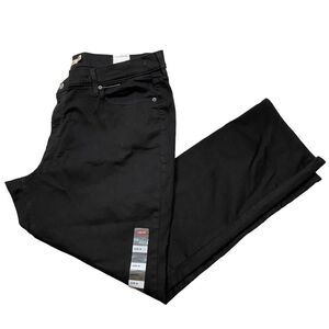 Brand new with Tags Ladies Levi’s Classic Straight Leg Black‎ Jeans Size 20W